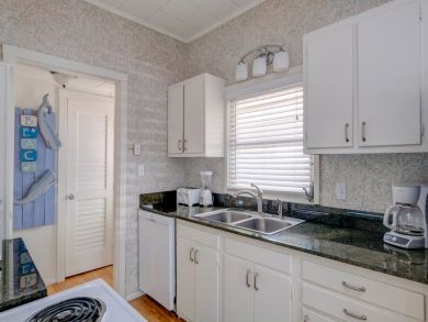 Charming Updated Cottage on Anna Maria Island